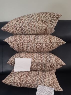 NWT Four Decorative Throw Pillow in Dusty Rose Pattern - Home Accents